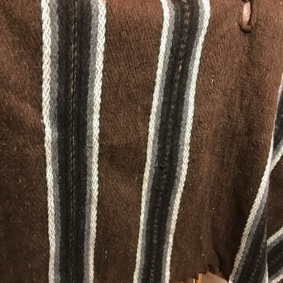 Hooded Rustic Poncho - Picture 5 of 6